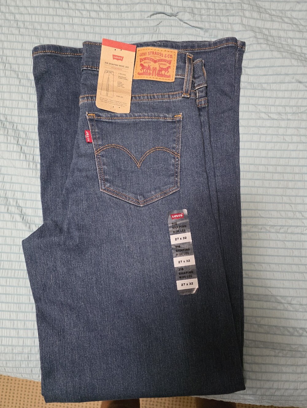 NWT Levi's Women's 318 Shaping Wideleg Jeans - SIZE 27